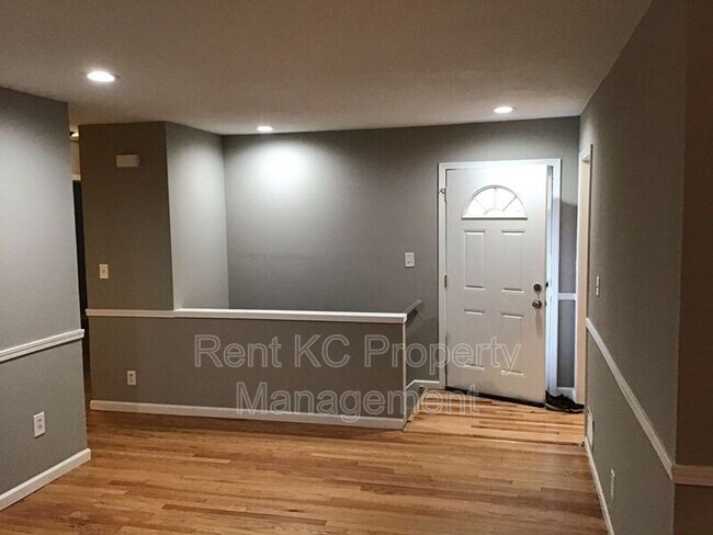 Building Photo - 5034 Hawthorne Ave