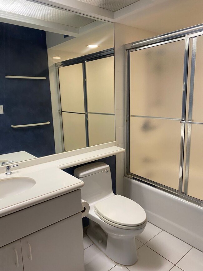 Building Photo - 1015 Wilder Ave