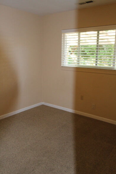 Building Photo - 453 Grandview Dr