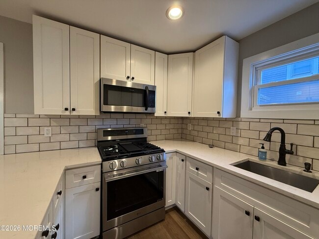 Building Photo - 30 Conover St