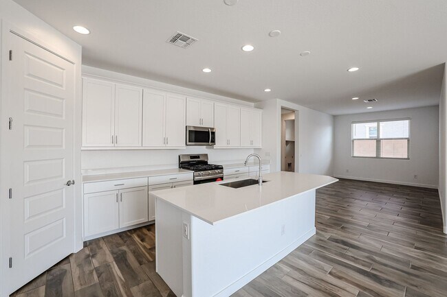 Building Photo - COMING SOON!! HOME IN TOLLESON! 4 BEDROOM 3 BATHROOMS!