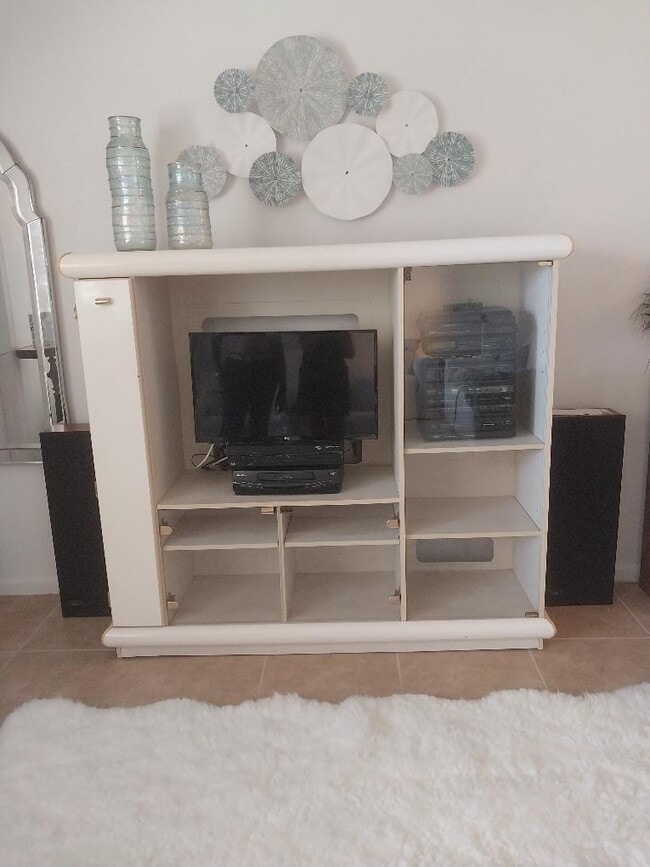 Building Photo - 361 Windsor N