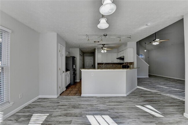 Building Photo - 1112 Ashbury Dr