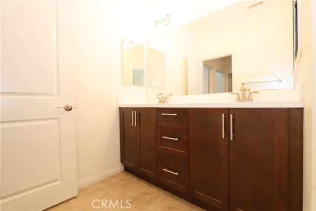 Building Photo - 163 E Commercial St