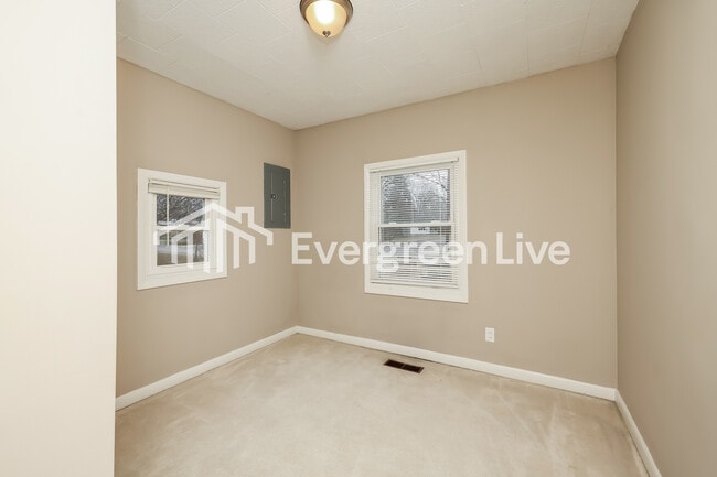 Building Photo - 4555 Oakdell Ave