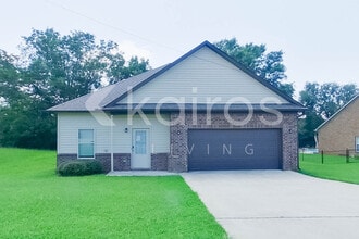 Building Photo - 165 Maple Leaf Dr