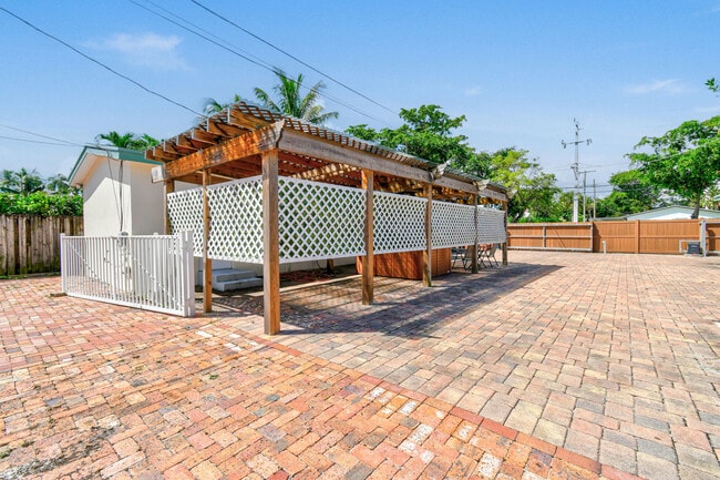 Building Photo - 3450 S Olive Ave