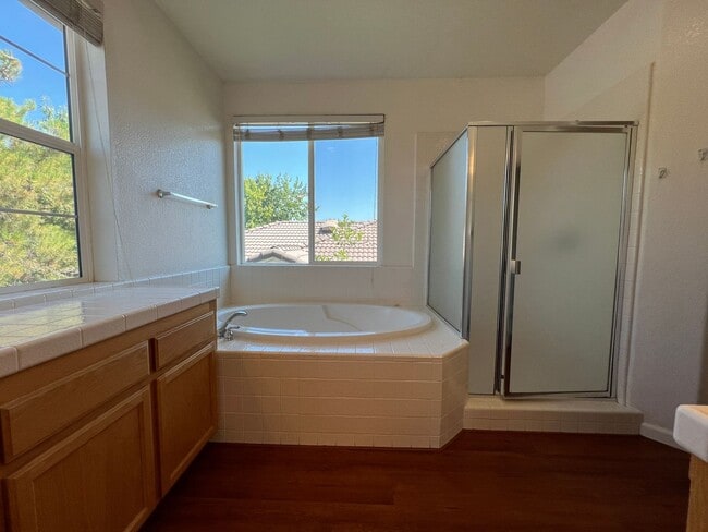 Building Photo - Spacious Folsom Parkway Home Near Park wit...