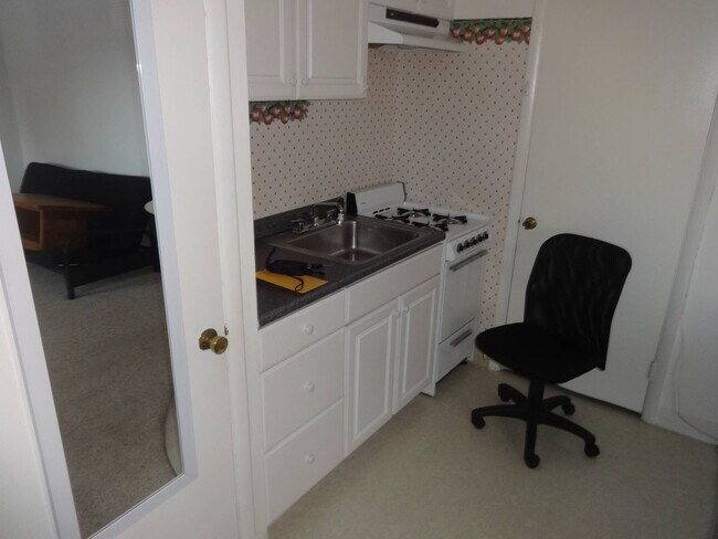 Building Photo - One Bedroom Apartment at Arlington Court