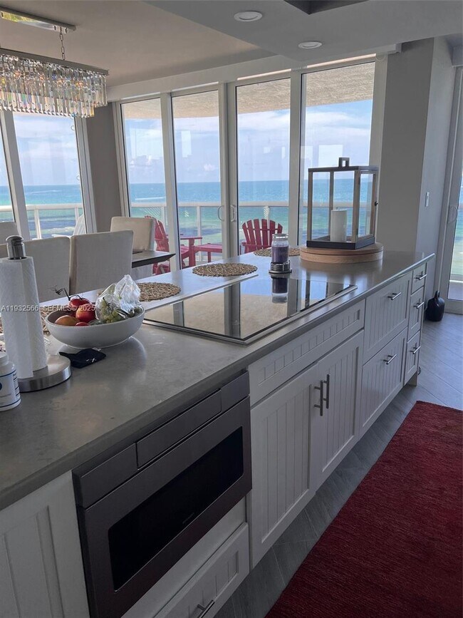 Building Photo - 16711 Collins Ave