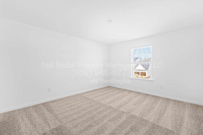 Building Photo - 2133 Riverbend Ave