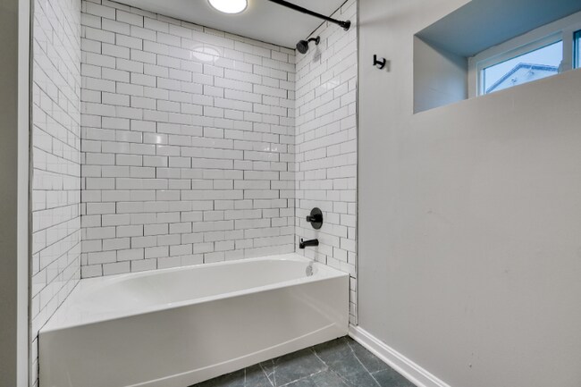 Building Photo - 6722 Brentwood Ave