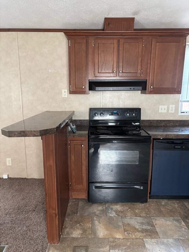 Building Photo - Mobile Home For Sale in Newton, KS