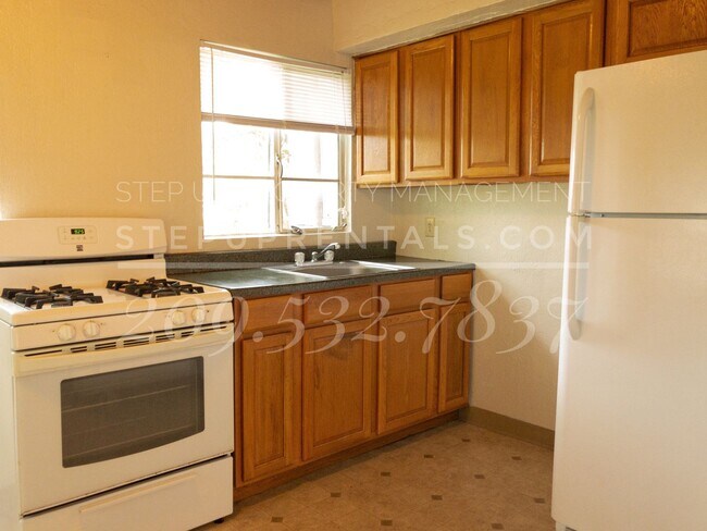 Building Photo - 354 Barretta St