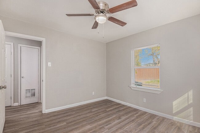 Building Photo - 406 Dawson Cir