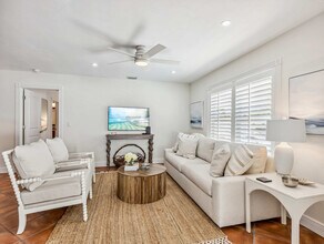 Building Photo - 510 106th Ave N