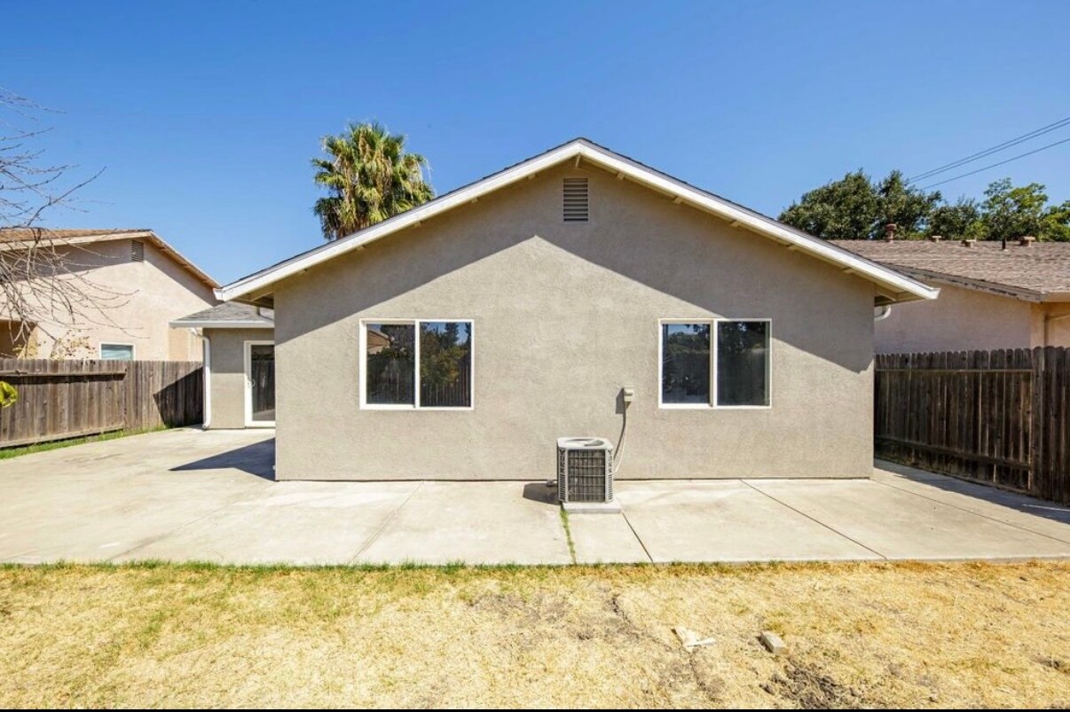 Building Photo - 210 Cordova Ln