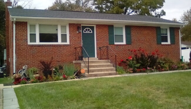 Primary Photo - 8907 Townsend Ln