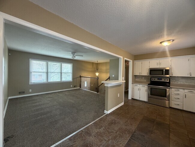 Building Photo - 5035 Overton Ave