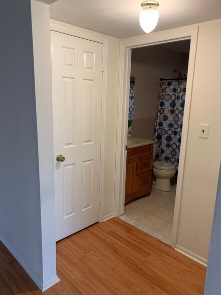 Building Photo - 107 Sharon Garden Ct