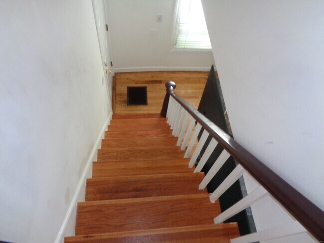 Building Photo - 77 Linden Ave