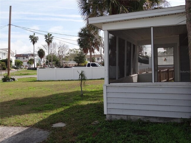 Building Photo - 13360 Boca Ciega Ave