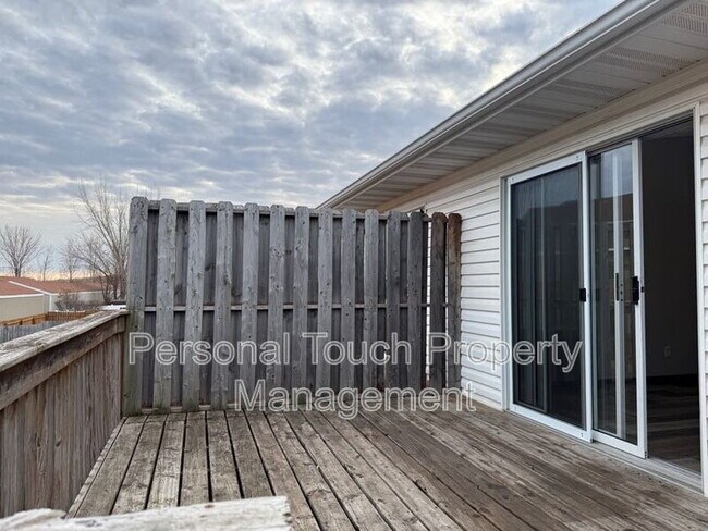 Building Photo - 2510 Amber Valley Ct S