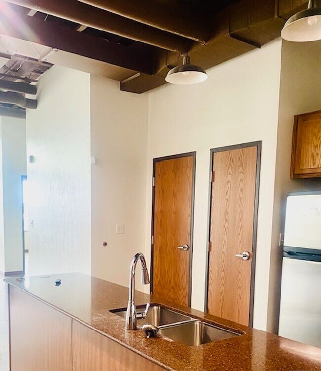 Building Photo - Loft