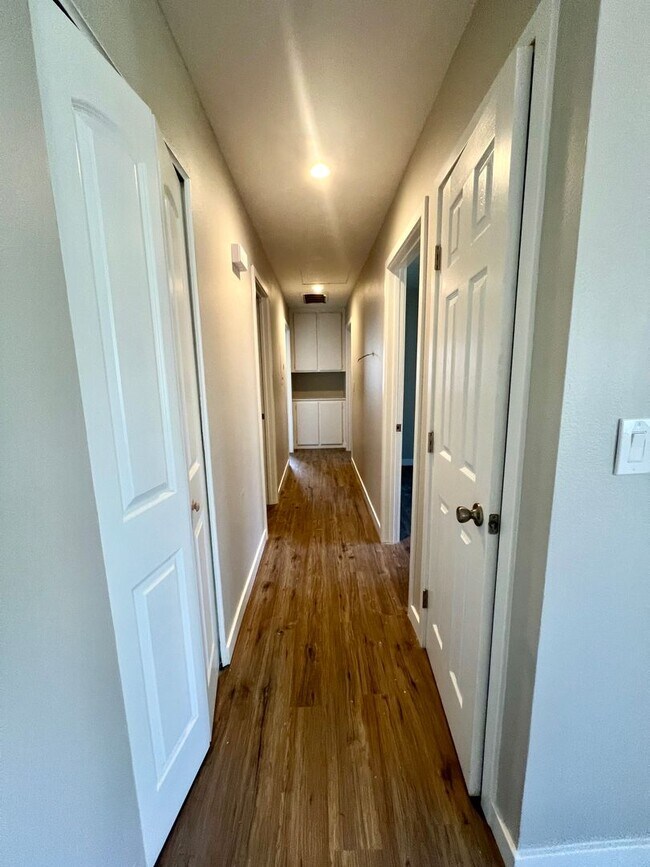 Building Photo - Single Story 3 Bedroom Ventura Condo *Totally updated* with GARAGE!