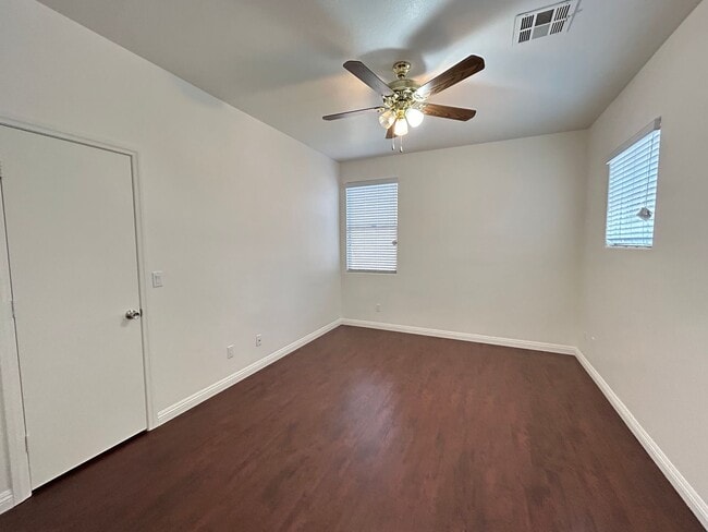 Building Photo - Desirable Summerlin Home 4 Bedrooms 2.5 Ba...
