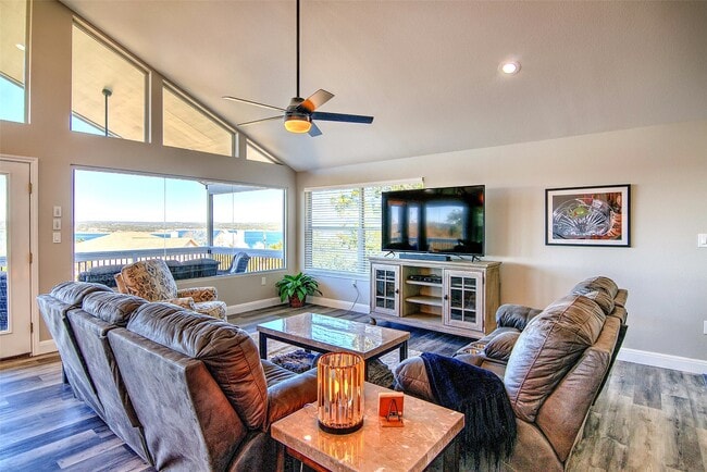 Building Photo - 1526 Lakeside Dr W