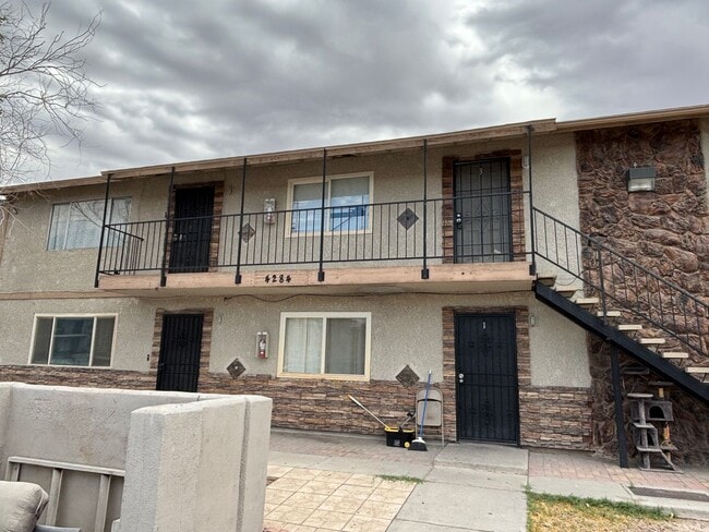 Primary Photo - Charming 3Bed/1Bath apartment located in N...
