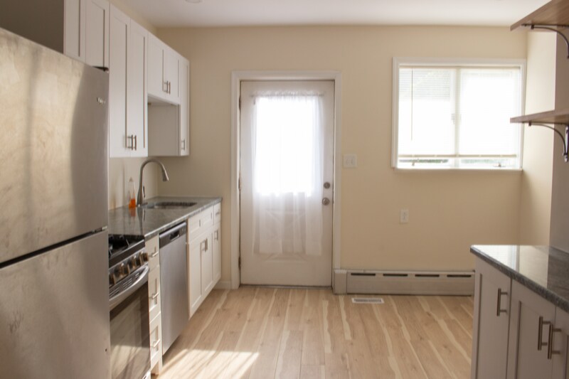 Building Photo - 5910 Henry Ave