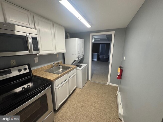 Building Photo - 5000 Litchfield Ave