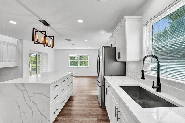 Building Photo - 4110 NW 10th St