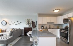 Building Photo - 564 N State St