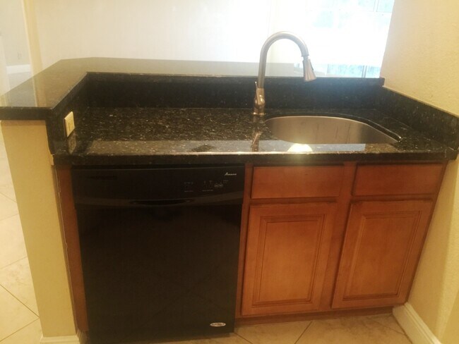 Building Photo - 3410 Pinewalk Dr N