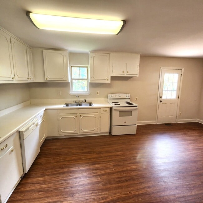 Building Photo - 6 N Gaywood Dr