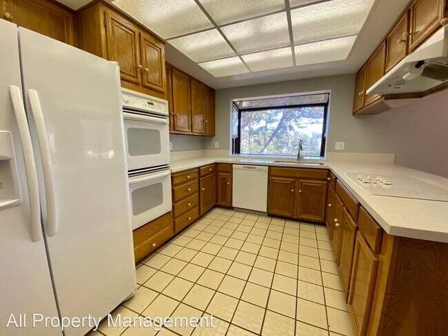 Building Photo - 4 br, 2.5 bath House - 2025 Sea Cliff