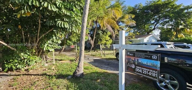 Building Photo - 161 NW 40th St