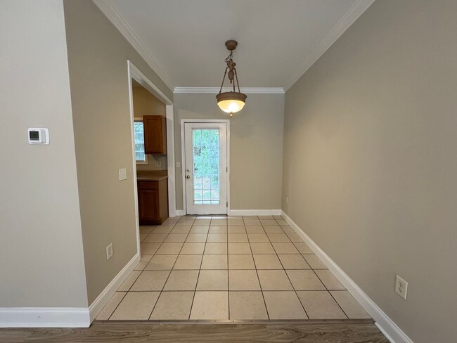Building Photo - Nice 2/2.5 Townhouse in East Rome- $1,295