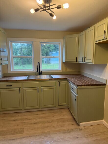 Building Photo - 241 Hamrick Dr