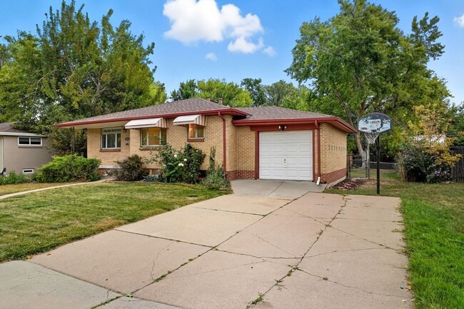 Building Photo - 3070 Reed St