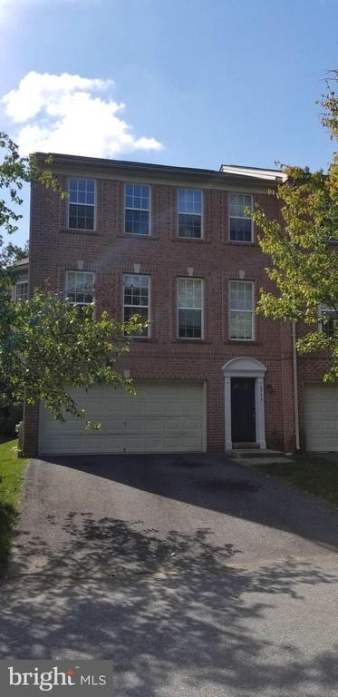 Building Photo - 8784 Lincoln St