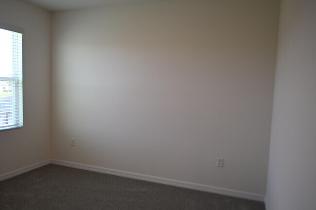 Building Photo - 1341 Middle Lk Dr