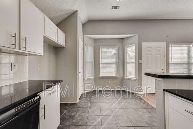 Building Photo - 1220 Royal Crescent Dr