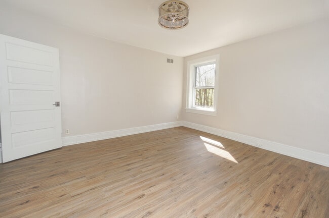Bedroom - The Lorrie