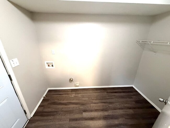 Building Photo - ** 4 Bed 2 Bath located off Wares Ferry Road **Call 334-366-9198 to schedule a self-showing