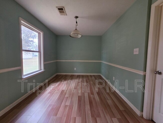 Building Photo - 12 Gold Meadow Loop