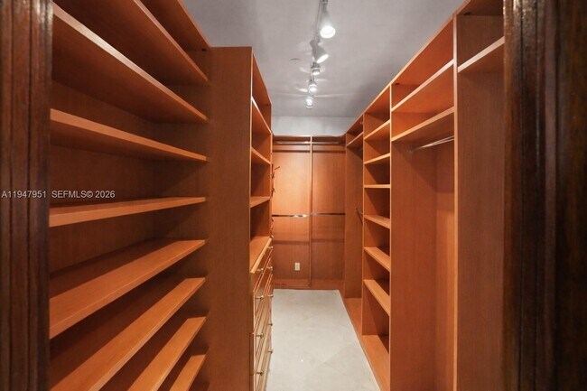 Building Photo - 19355 Turnberry Way